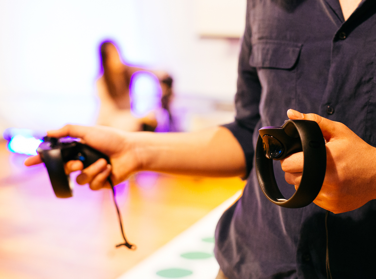 virtual reality hand controllers