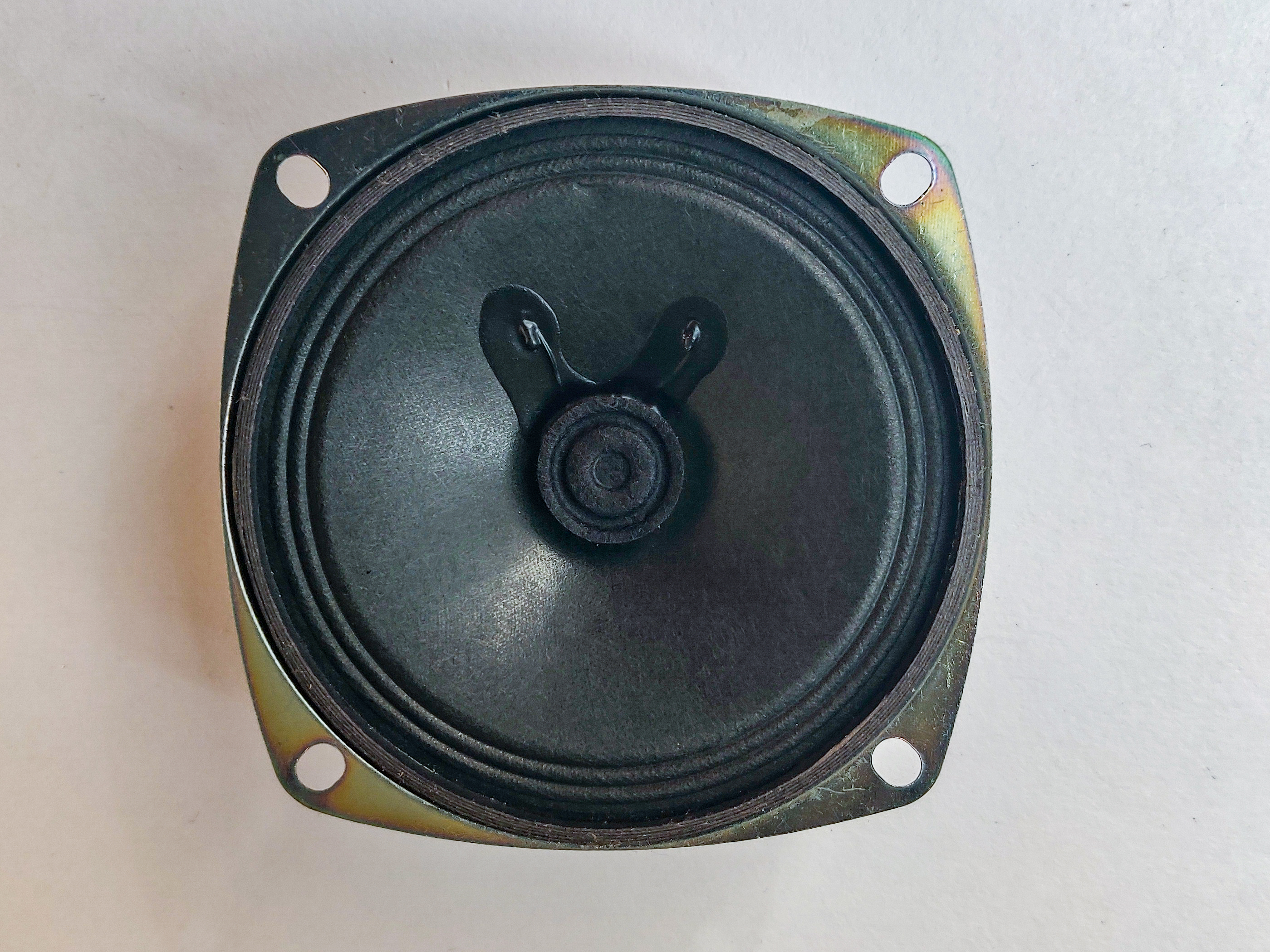 Photo of an 8 ohm speaker
