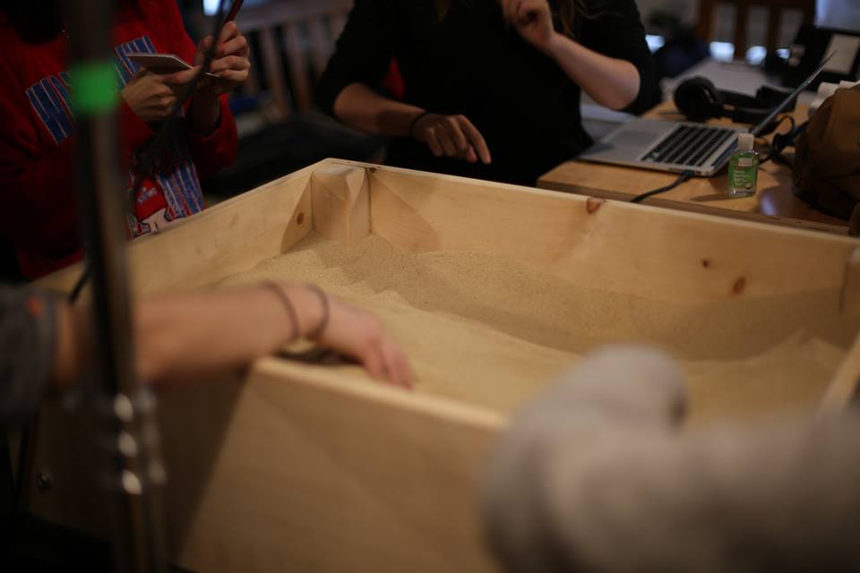 A sandbox that allows users to play music together as they play together.