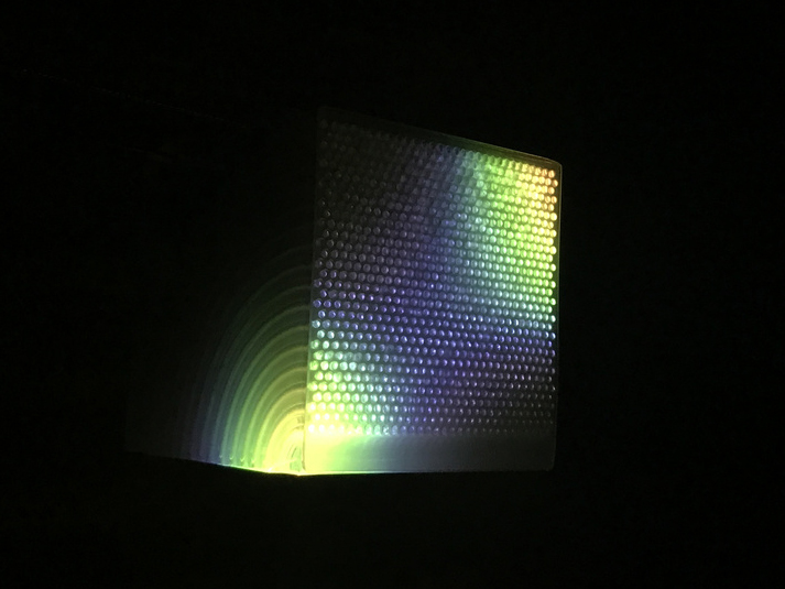 A light sculpture that is able to both absorb and reproduce a graphical image.
