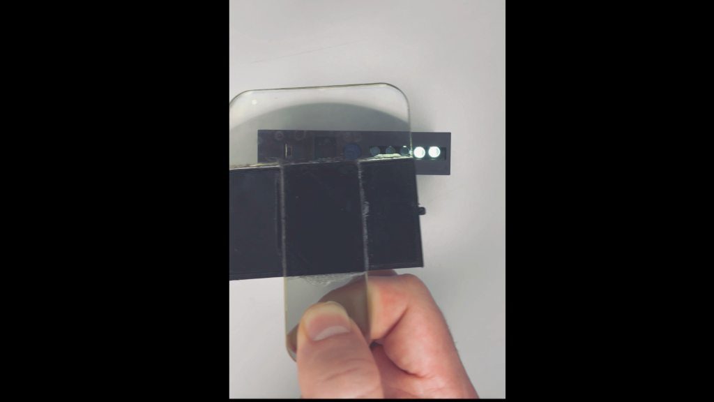 Display of the polarizing filter obscuring the light.